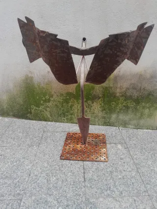 Escultura de aperos de labranza