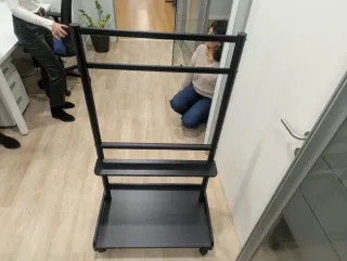 Soporte móvil para TV (136 x 47 x 77,5) regulable