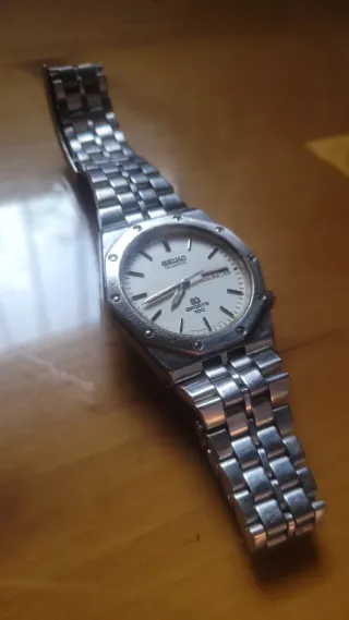 Reloj Seiko 8229-8010 Quartz Sport 100