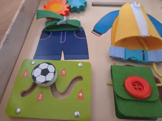 Tabla de actividades sensoriales de madera