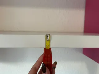 Cama con cajones y estantería