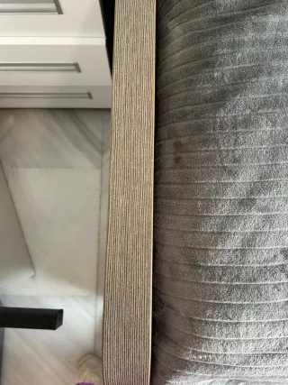 Cama con cajones y estantería