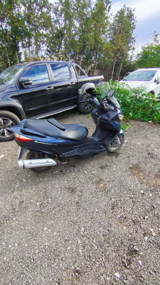 Suzuki Burgman 125 Maxi Scooter