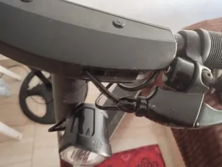 Patinete eléctrico gris