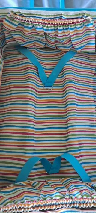 Valigia blu di Agatha Ruiz de la Prada, in tessuto.