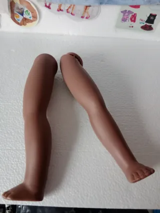 Piernas de muñeca nuevas de fabrica,negras y blanc