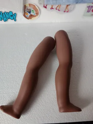 Piernas de muñeca nuevas de fabrica,negras y blanc