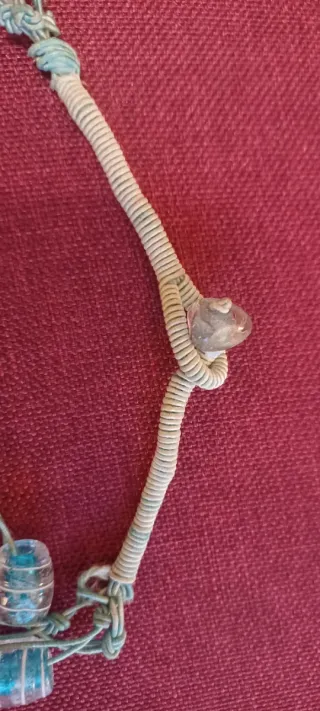 Collana multistrato con pietre turchesi