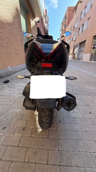 Maxi Scooter Automática Negra. Wottan Storm-S 300