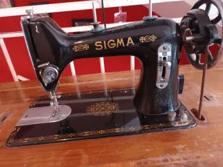 Máquina de coser Sigma antigua