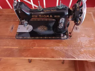 Máquina de coser Sigma antigua