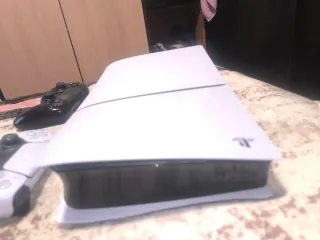 Consola PS5 con 2 mandos y cables