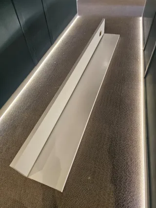 Mesa de escritorio blanca de madera 20€ la unidad