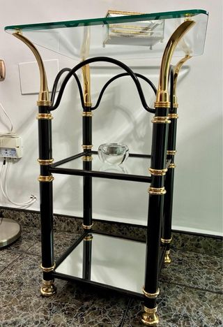 Mesa auxiliar cristal y metal negra/dorada