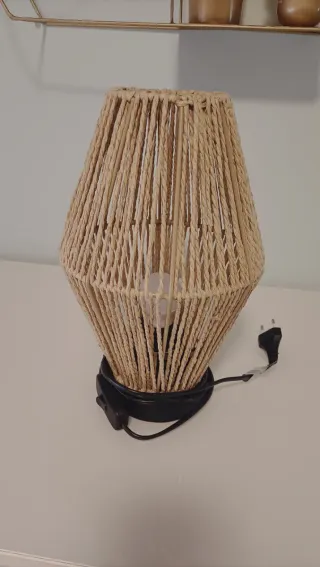 Lámpara de mesa de yute