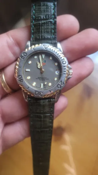 TAG Heuer Quartz 300m 1000ft Water Resistant