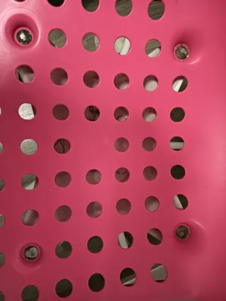 Silla de oficina rosa con ruedas