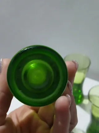 Bicchieri da liquore vintage verdi