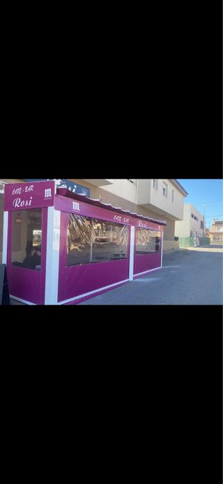 Carpa para terraza de bar color morado