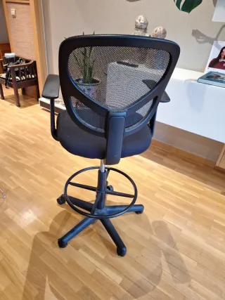 Silla de escritorio alta negra