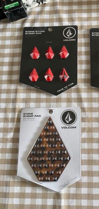 Accesorios Volcom: Stone Studs y Stomp Pad