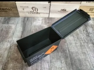 Caja metálica estanca militar verde