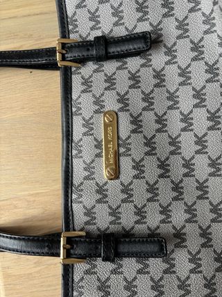 Bolso Michael Kors gris, de hombro.