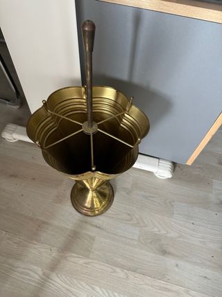 Paragüero de metal dorado