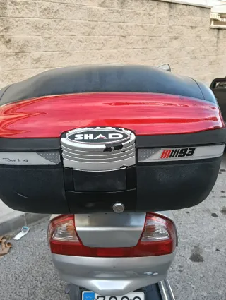 Suzuki Maxi Scooter Automática Plata