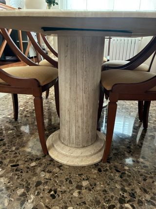 Mesa de mármol y 6 sillas de madera