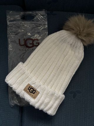 Gorro UGG de punto blanco con pompón
