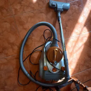 Aspiradora sin bolsa Carrefour