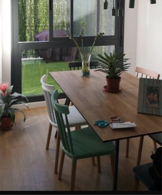 Mesa Comedor Madera y Sillas Verdes