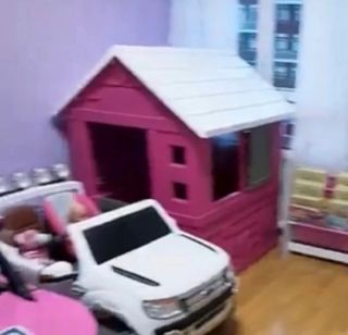 Casa de juego rosa para jardín o interior