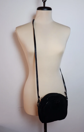 Borsa in pelle e velluto nero con rosa