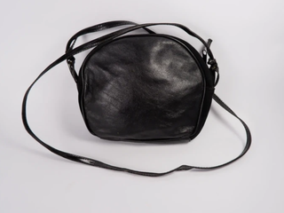 Borsa in pelle e velluto nero con rosa