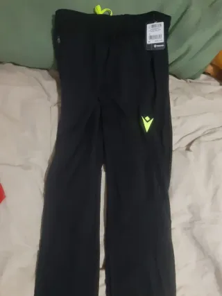 Ropa arbitraje Macron