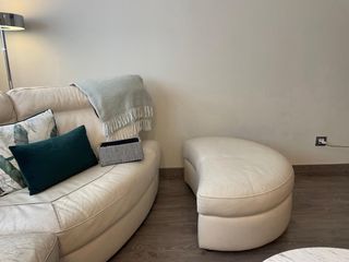 Sofá Natuzzi de piel beige