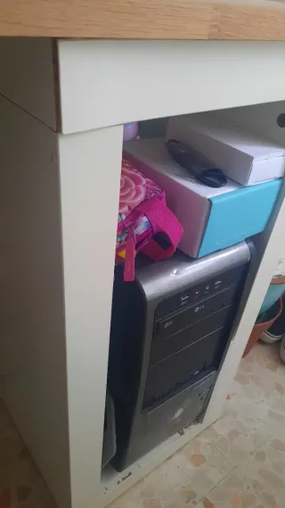 Escritorio Ikea Madera y Blanco