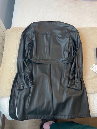 Vestido negro cuero Stradivarius