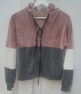 Sudadera con capucha y cremallera talla U