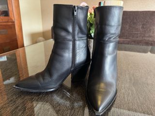 Botín punta, tacón ancho talla 37, caña baja