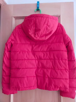 Chaqueton acolchado rojo con capucha