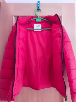 Chaqueton acolchado rojo con capucha