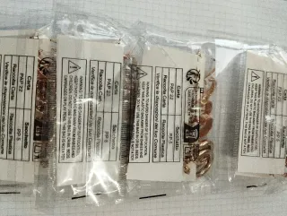 24 pares de pendientes dorados