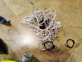 Lote de peonzas y cuerda