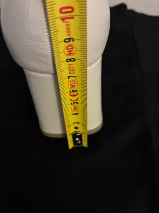 Zapatos tacón Xti blanco hielo hebilla dorada