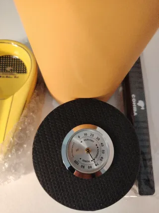 Homidor de puros con un regalo Cenicero Cohíba