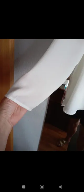 Blusa blanca con vivo negro