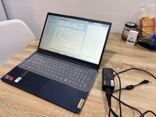 Portátil Lenovo Azul Oscuro